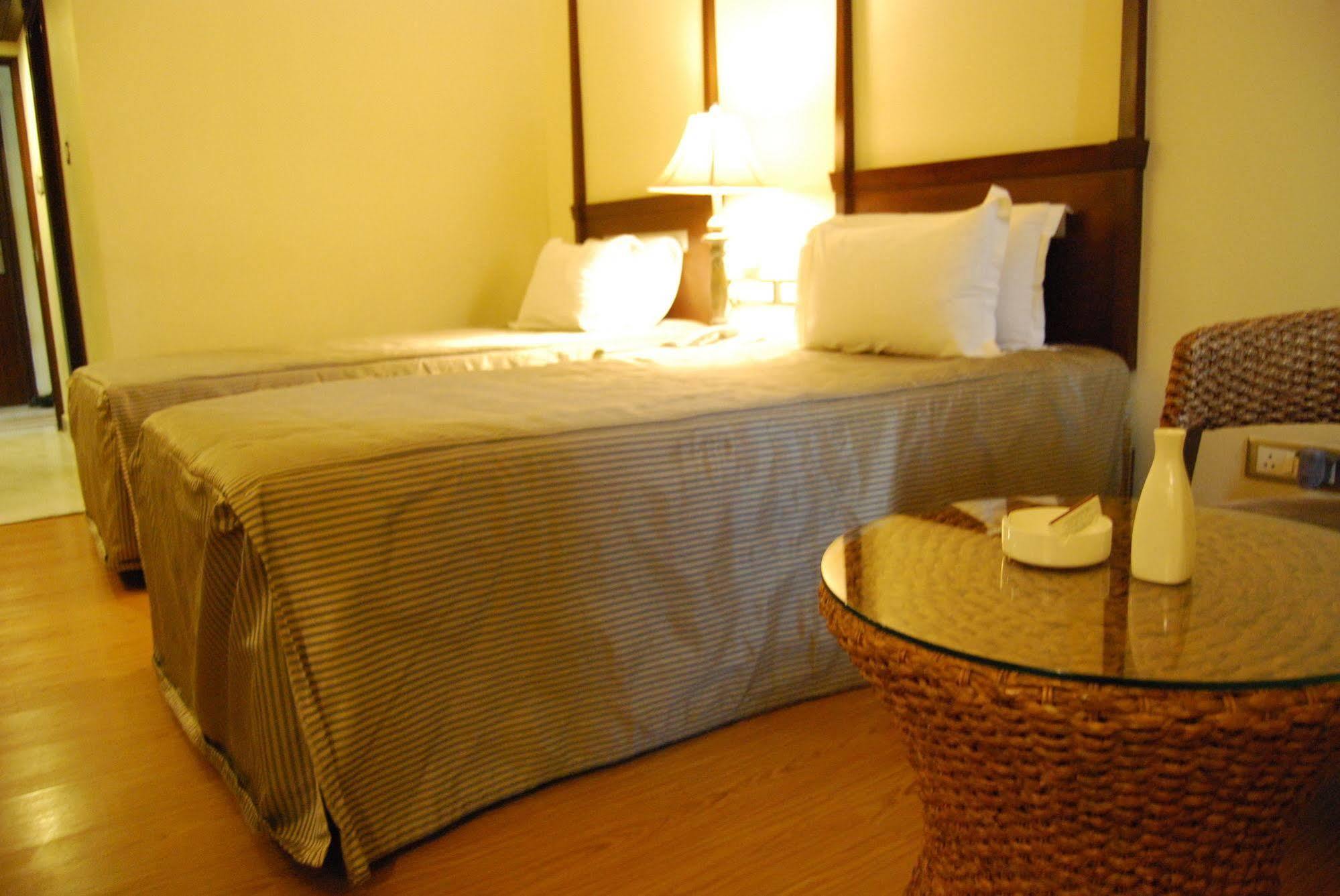 Hotel Hassan Ashok Extérieur photo