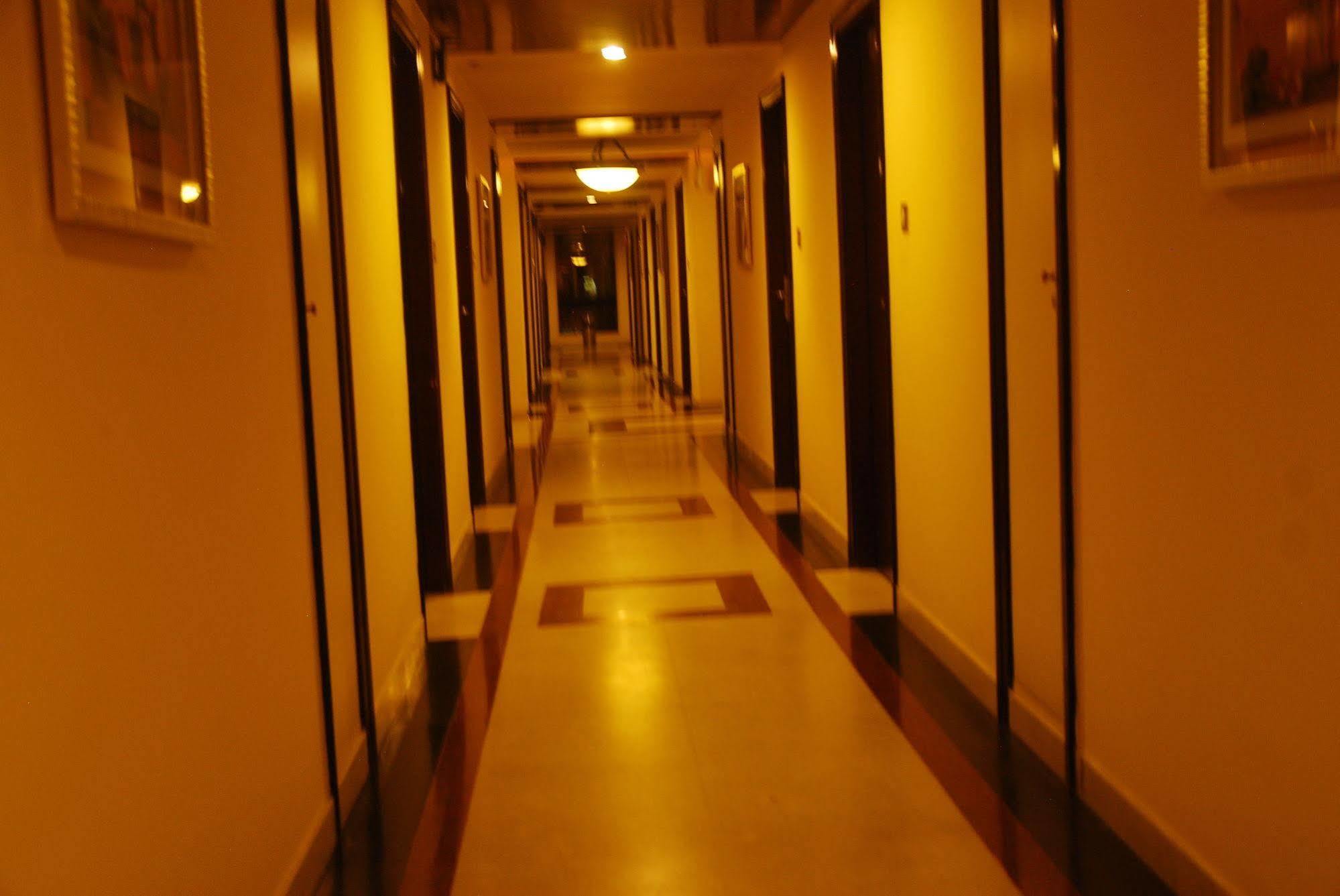 Hotel Hassan Ashok Extérieur photo