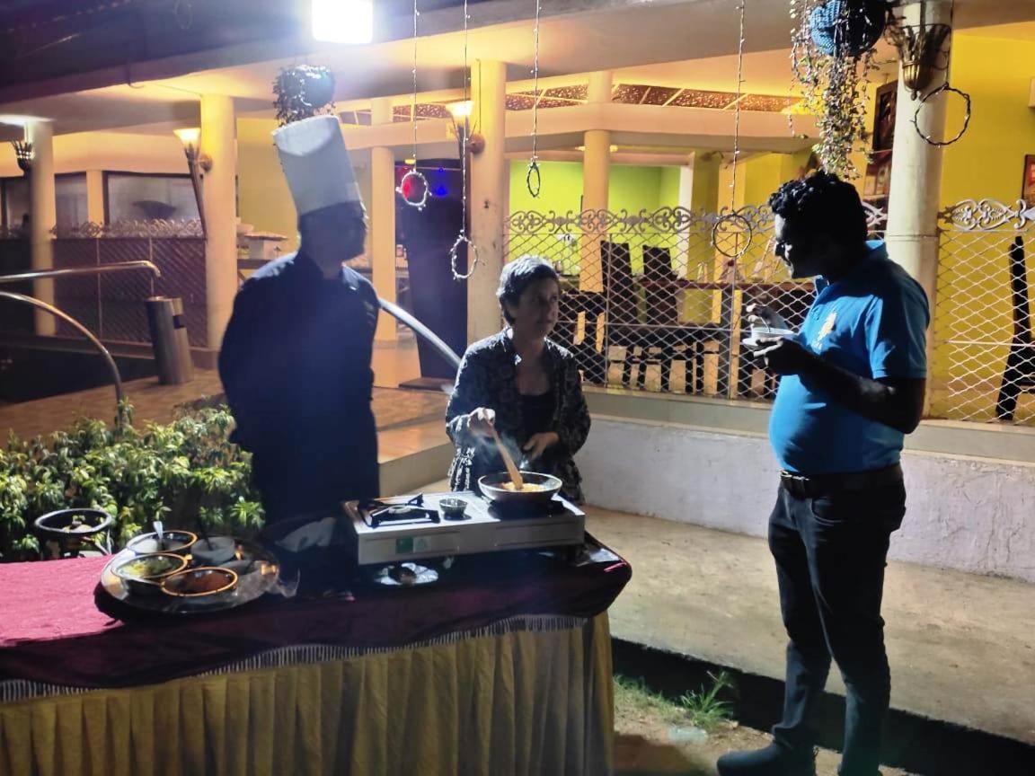Hotel Hassan Ashok Extérieur photo
